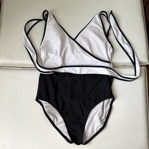 Tommy Hilfiger One Piece Black and White Swimwear